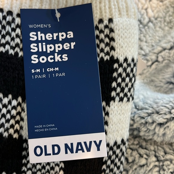 Old Navy Sherpa Slipper Socks S-M - Picture 3 of 5